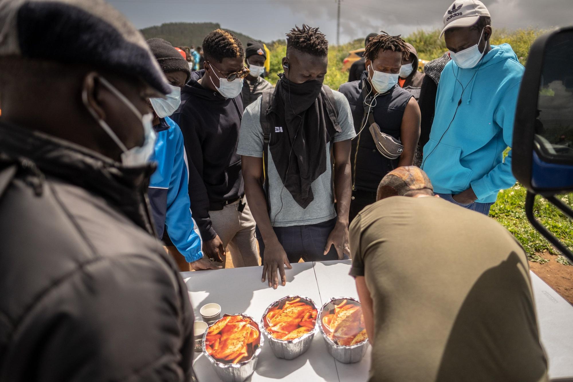 Reparto de 600 kilos de arroz en Las Raíces