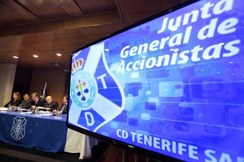 Junta genereal de accionistas del Tenerife  | 26/12/2019 | Fotógrafo: María Pisaca Gámez