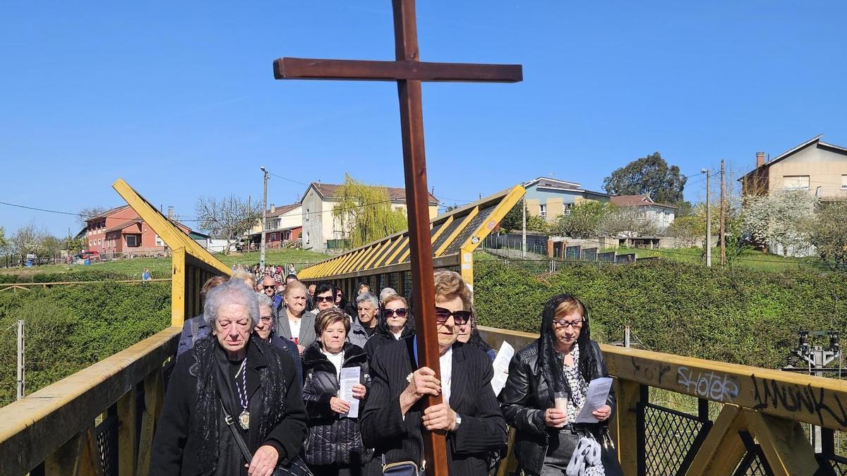 EN IMÁGENES: Solemne Vía Crucis en Lugones
