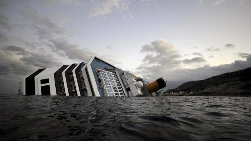 La retirada del &#039;Costa Concordia&#039; concluirá en torno a finales del próximo verano