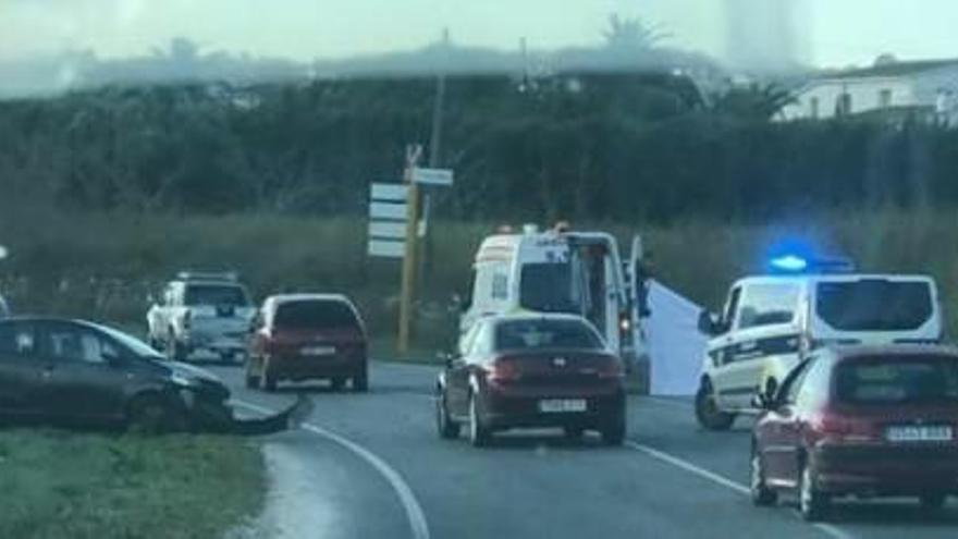 Un ciclista, herido grave al ser atropellado en la carretera de Xàbia a Benitatxell