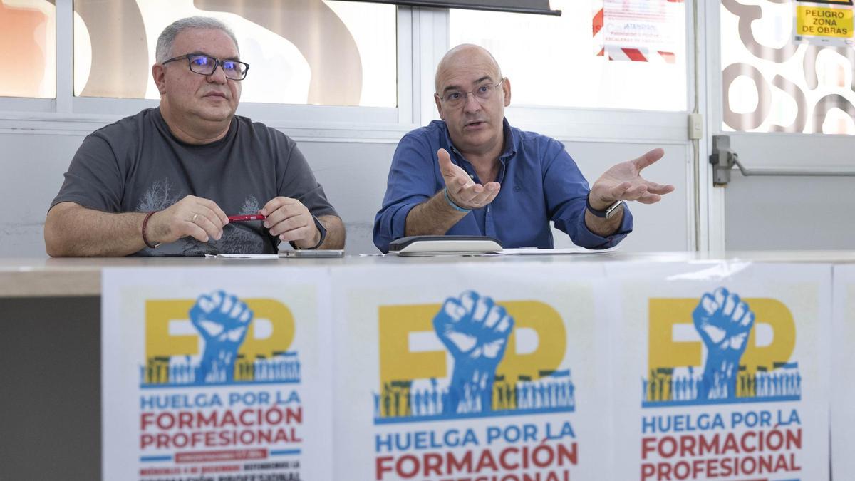 José Ramón Barroso, secretario general de la Federación de Enseñanza de CCOO Canarias, y Pedro Crespo, presidente de Anpe en Canarias.