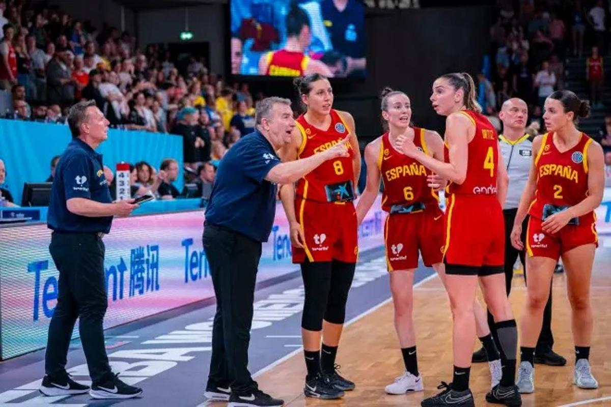 Miguel Méndez quiere al equipo concentrado para medirse a Chequia en cuartos de final