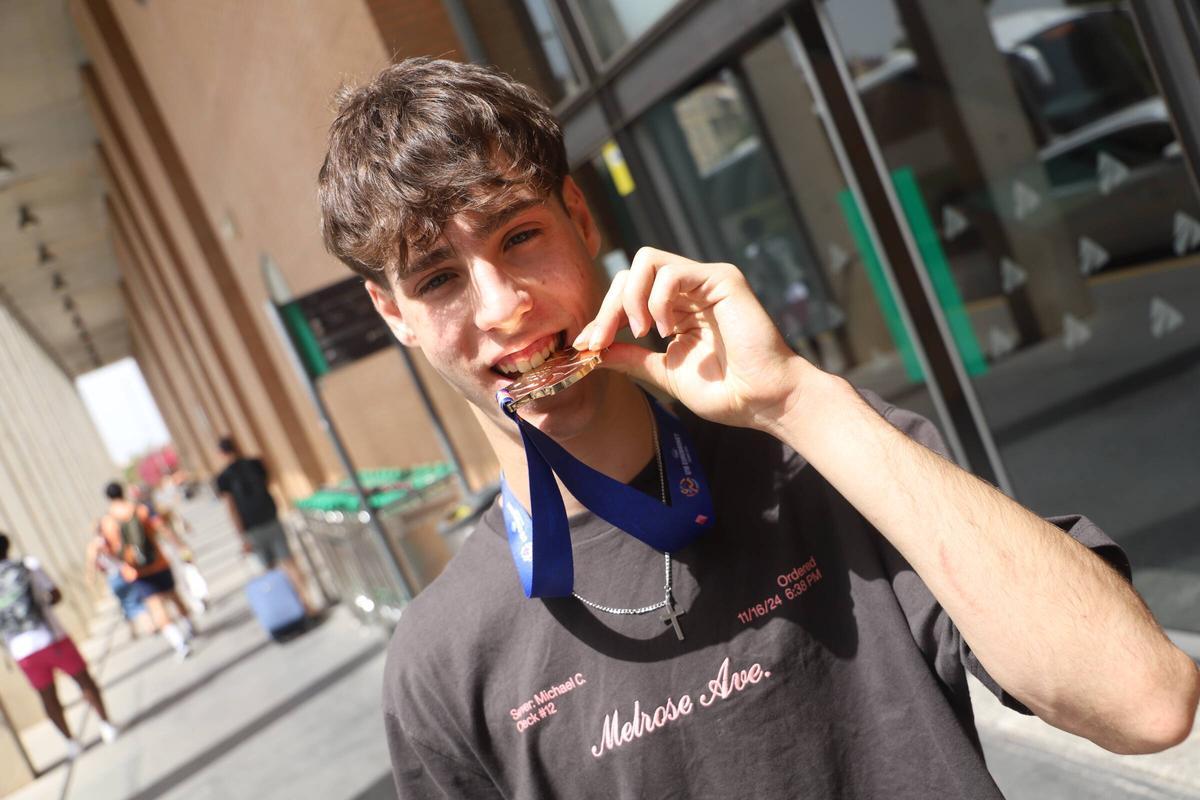 Guillermo del Pino, tras ganar el oro en el Europeo sub 18 de baloncesto.