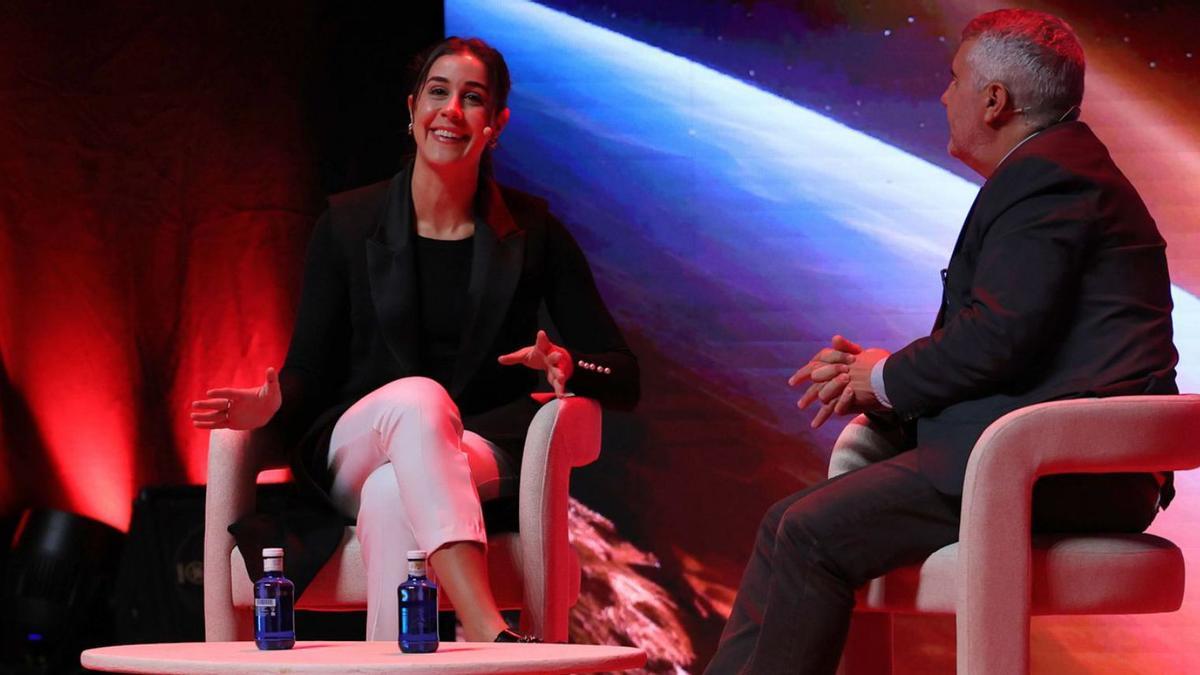 Carolina Marín yMiguel Ángel Oliveren su charla.