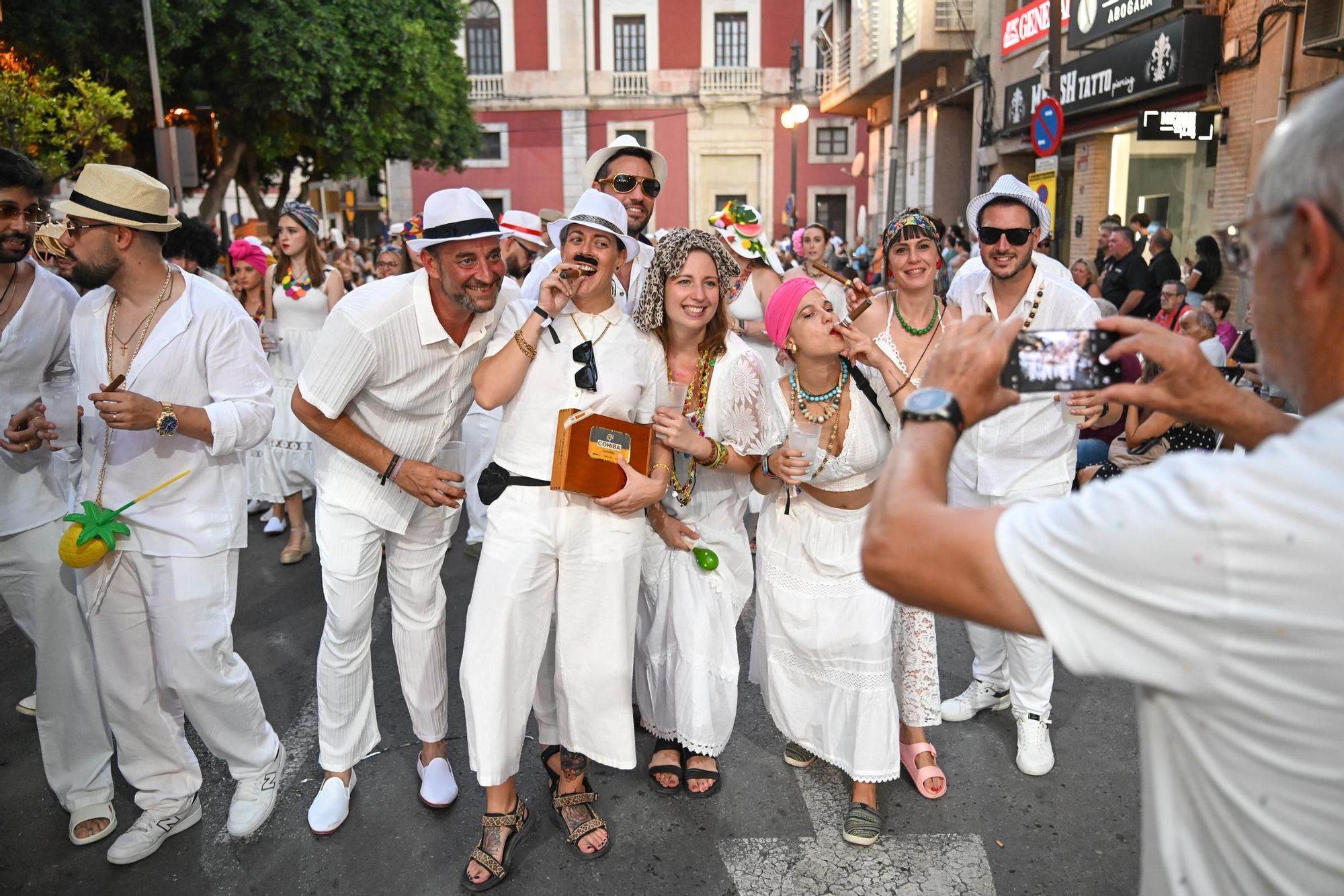 Las mejores imágenes de la Retreta de los Moros y Cristianos de Orihuela