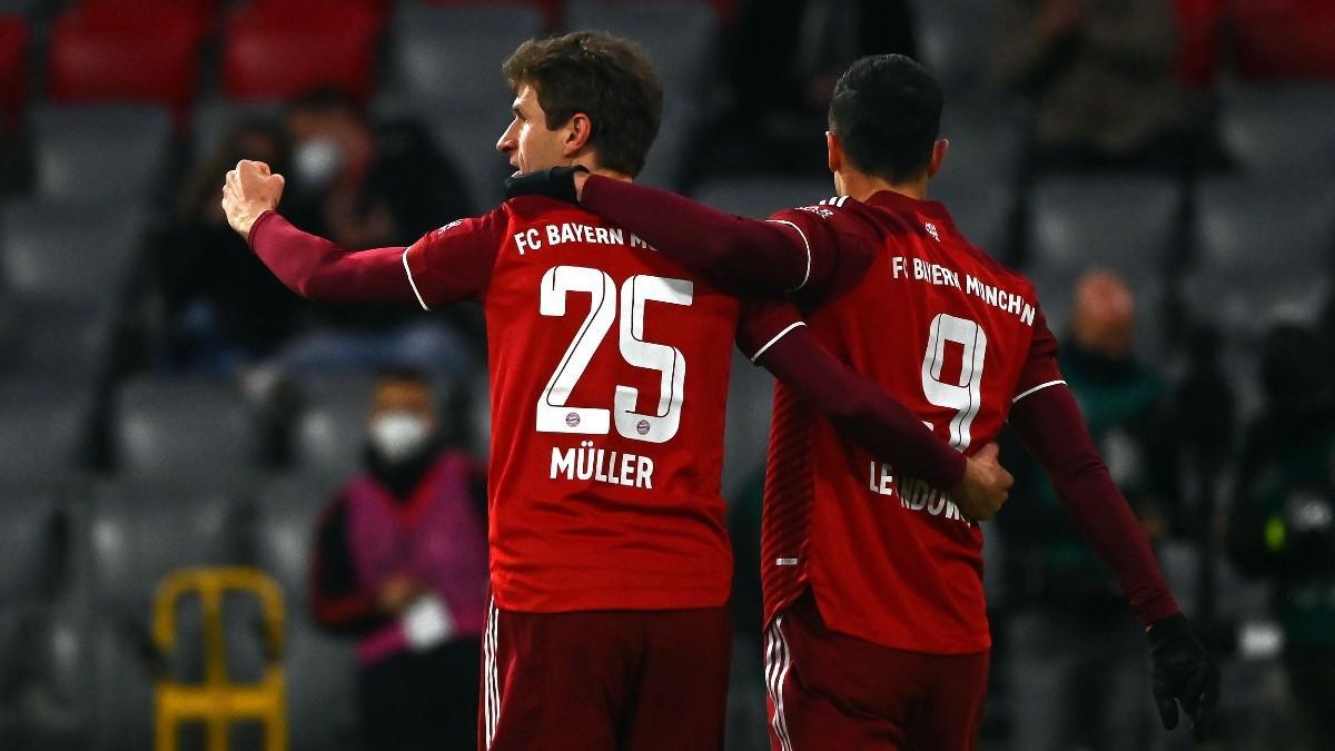 Müller y Lewandowski celebran un gol ante el Leipzig