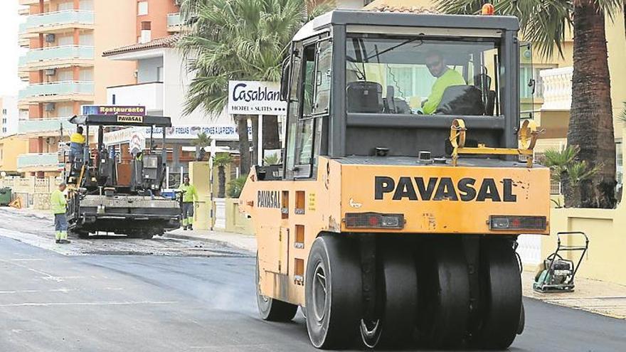 Peñíscola reasfalta la zona norte desde papa luna