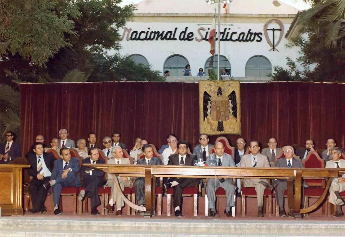 Acto graduación en la Escuela Franco en los 70.