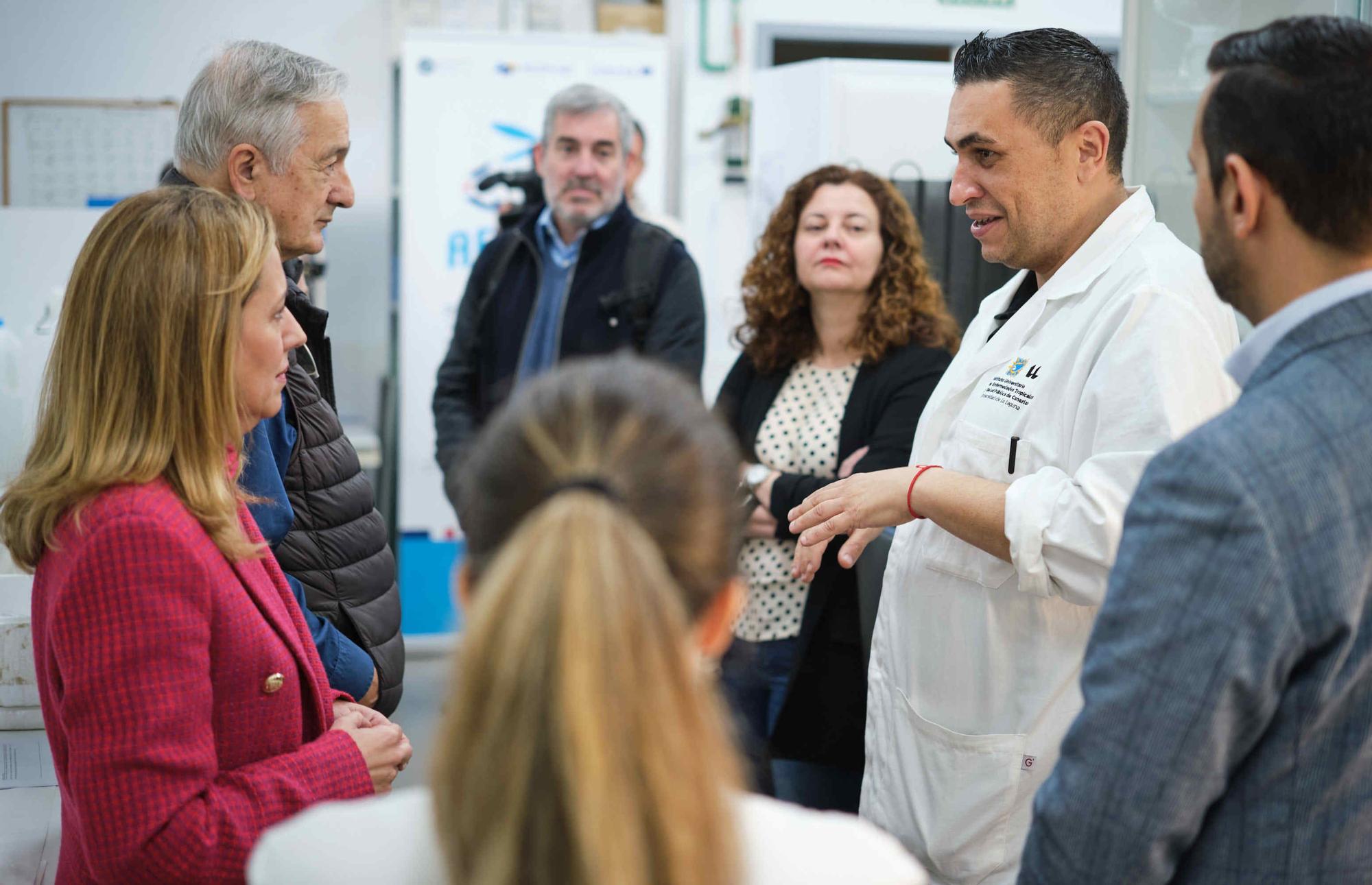 Fernando Clavijo visita el Instituto de Enfermedades Tropicales