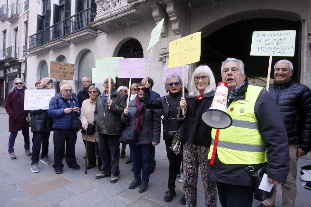 Protesta de pensionistes pel centre de Girona