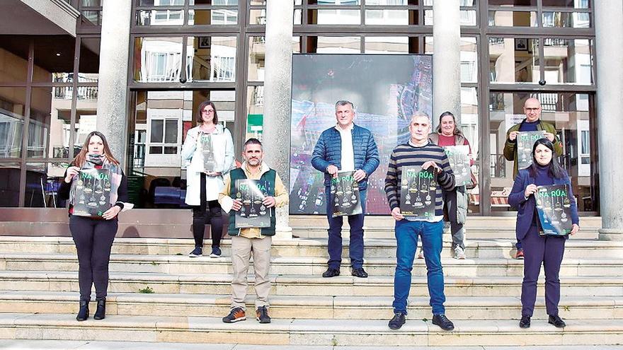 El regidor Blas García, tercero por la izquierda en primera fila, con Paz, cuarta, técnicos y empresarios de Ames. Foto: CDA