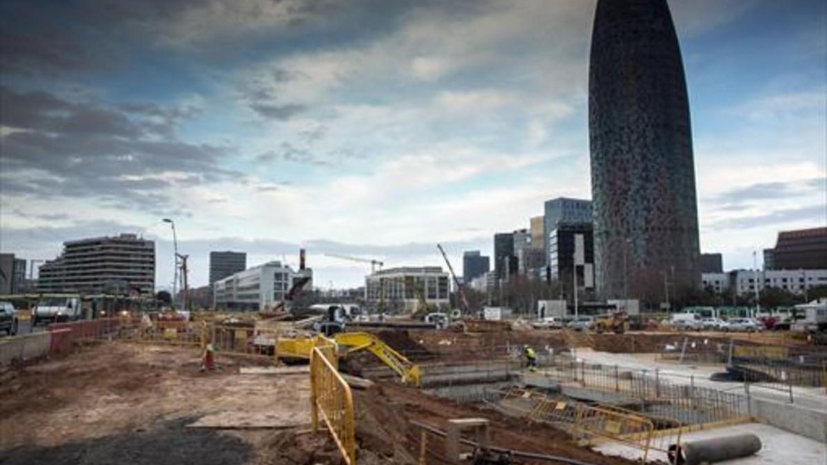 Obras de la primera fase de los túneles de la Gran Via bajo las Glòries.