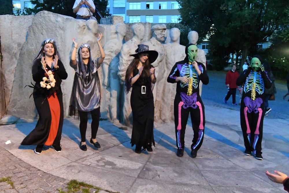 Desfile con los alumnos del Fernández Latorre y de Carricanta.