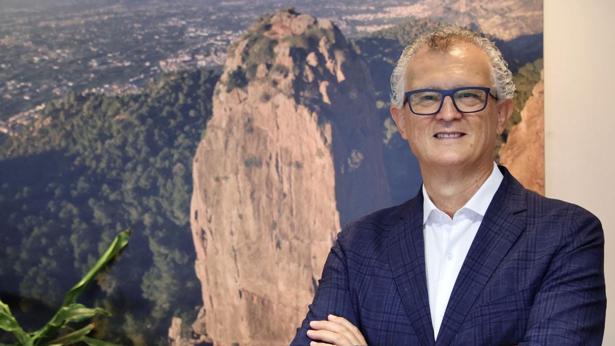 El exconsejero de Salud, Juan José Pedreño, durante una entrevista con La Opinión