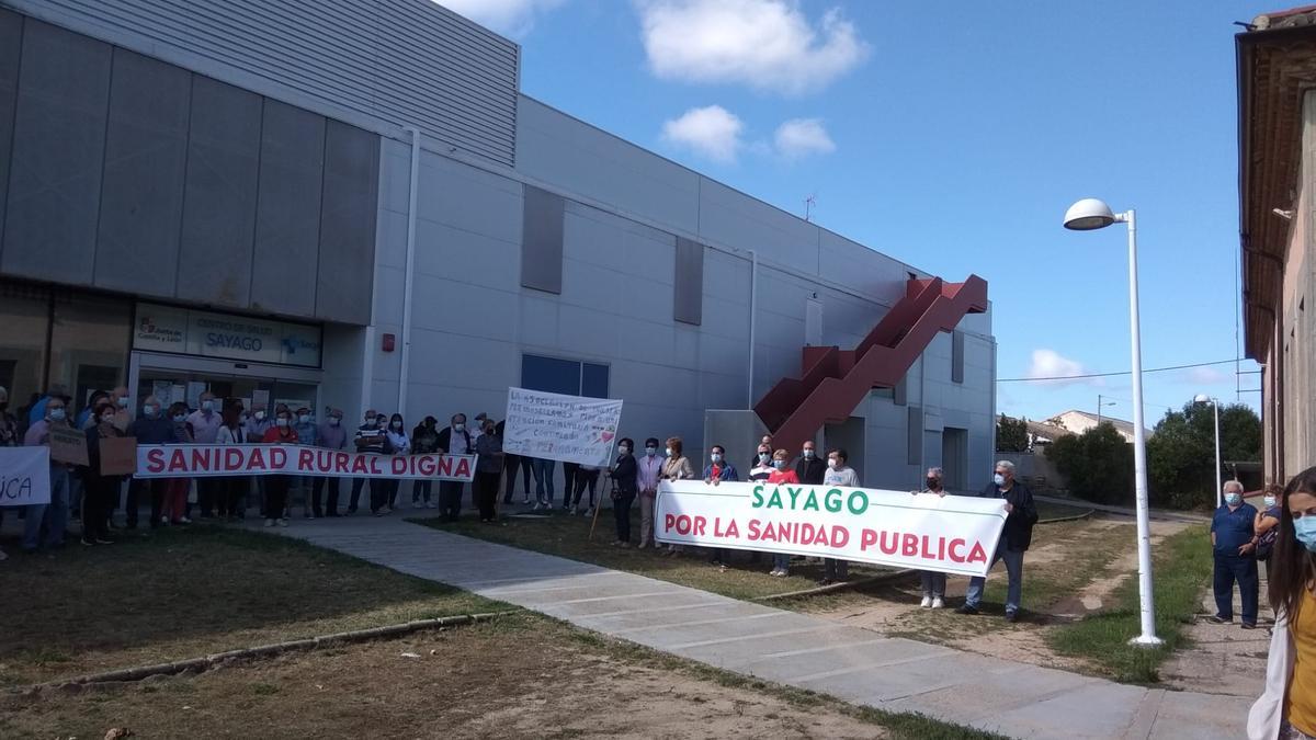 Nocena concentración por la sanidad en Sayago