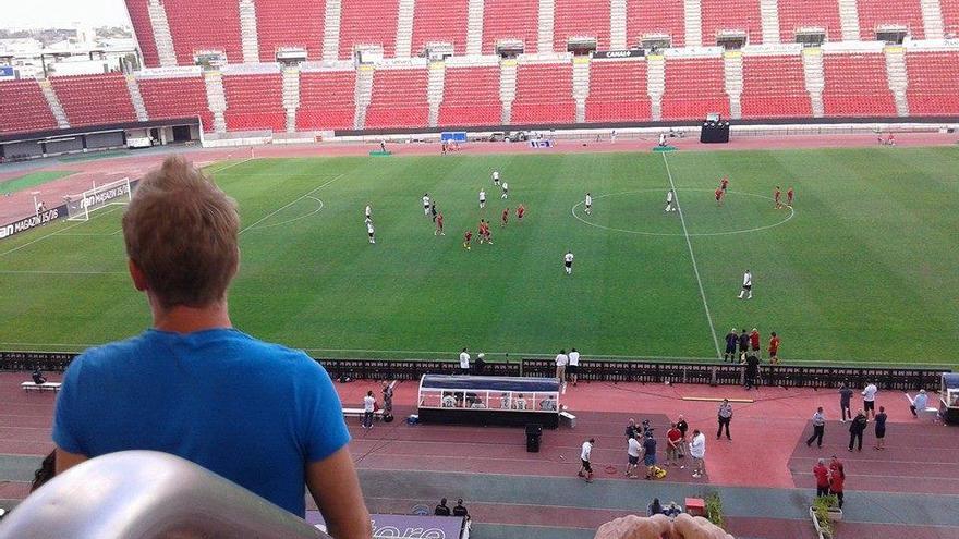 Nicht wirklich Länderspiel-Atmosphäre - Blick auf die leeren Ränge im Stadion Son Moix.