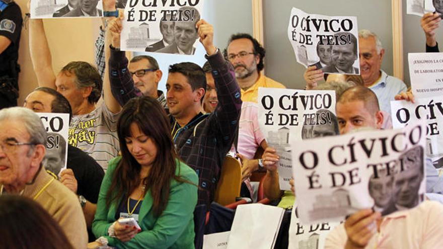 Protesta de vecinos de Teis en Vigo // R. Grobas