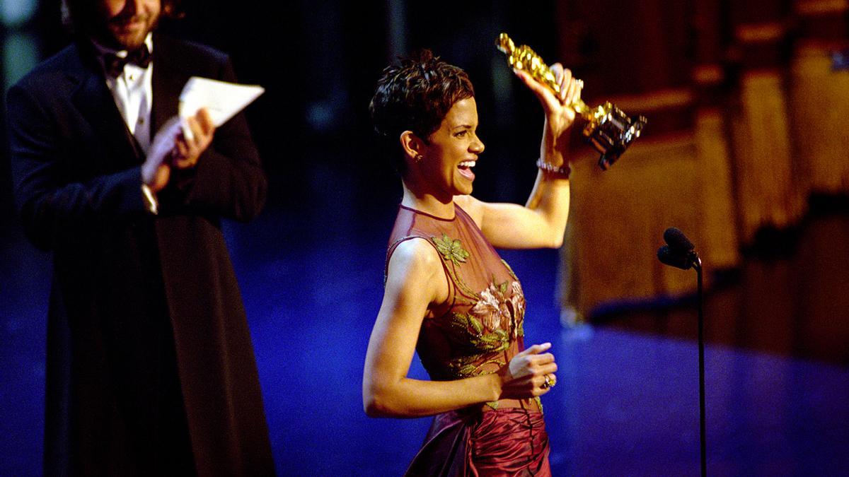 Halle Berry gana el Oscar en 2002