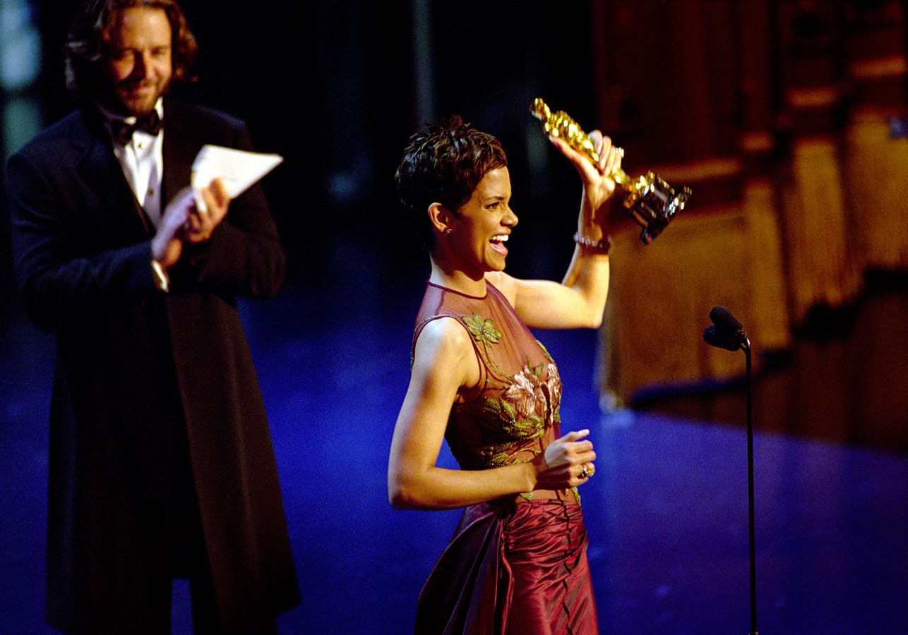 Halle Berry gana el Oscar en 2002