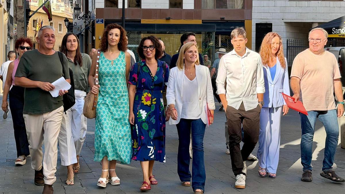 Los acompañantes de Pilar Bernabé en la presentación de su candidatura a la alcaldía de València