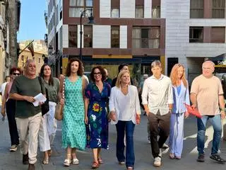 Los acompañantes de Pilar Bernabé en la presentación de su candidatura a la alcaldía de València