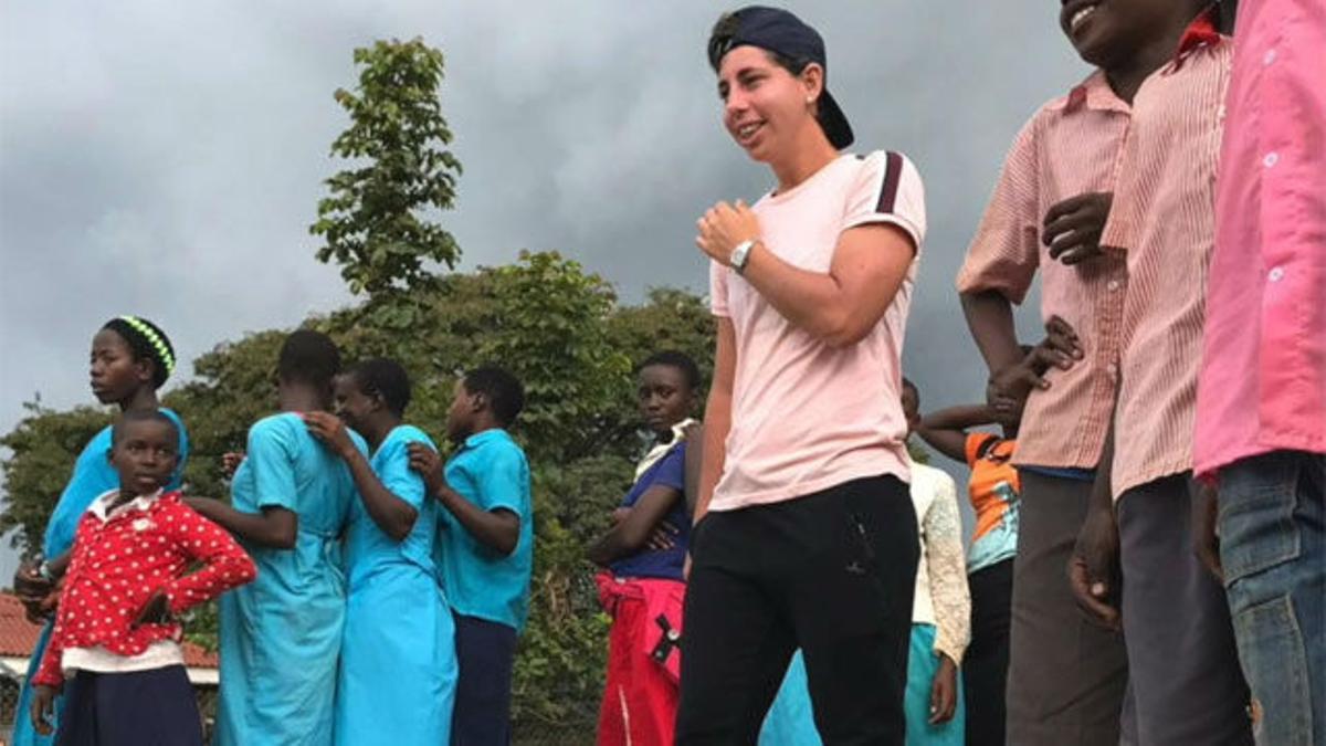 Carla Suárez realiza tareas de cooperación en Uganda
