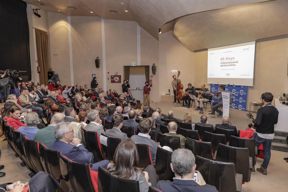 Así ha sido el acto de homenaje a 40 años de ayuntamientos democráticos