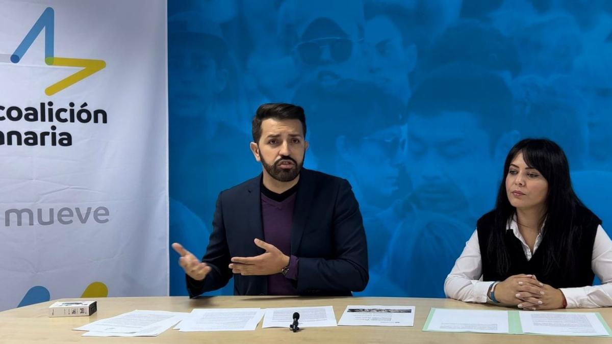 Jonathan Domínguez y Estefanía Díaz, en la rueda de prensa de ayer. | | E.D.
