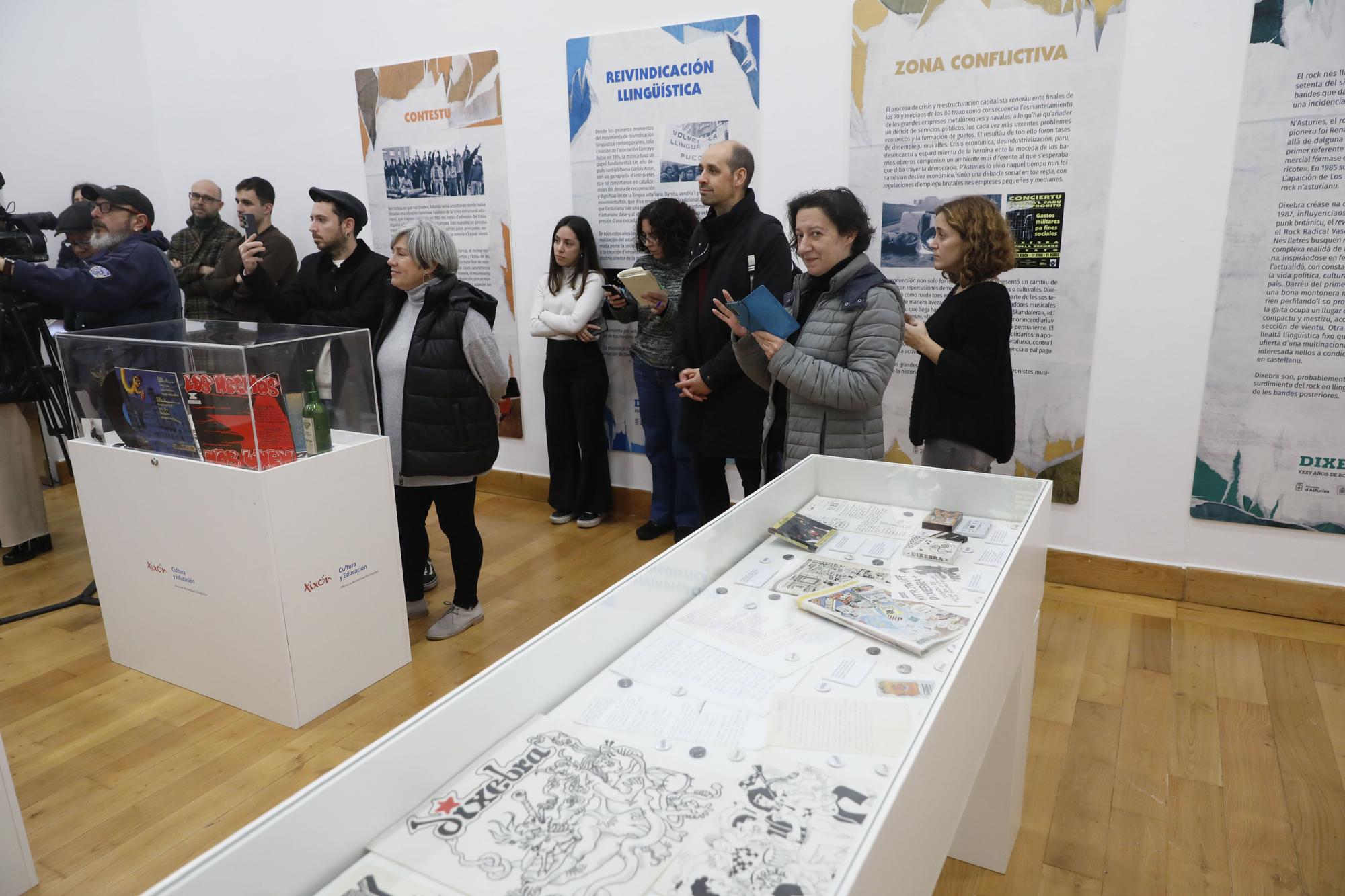 Exposición sobre "Dixebra" en el Antiguo Instituto de Gijón