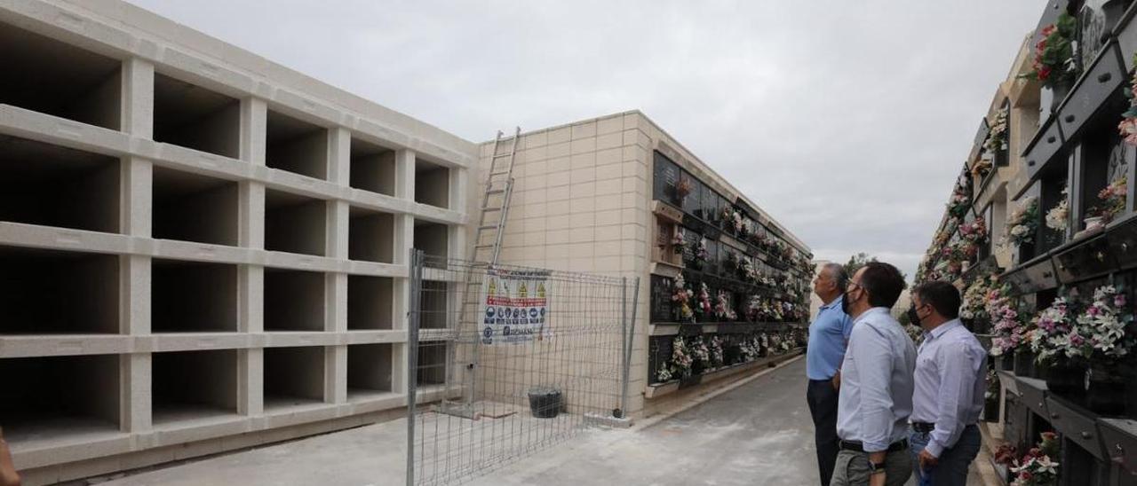 Nichos en construcción en el Cementerio Nuevo de Elche