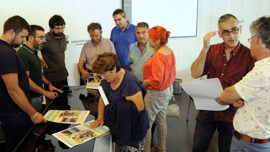 Presentación del seminario junto a las familias apicultoras en el Concello de Lalín.  // Bernabé/ Javier Lalín