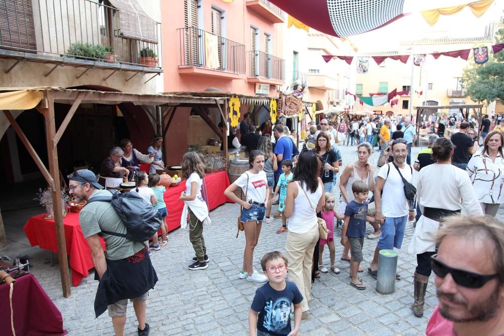 Terra de Trobadors transforma els carrers de Castelló d'Empúries