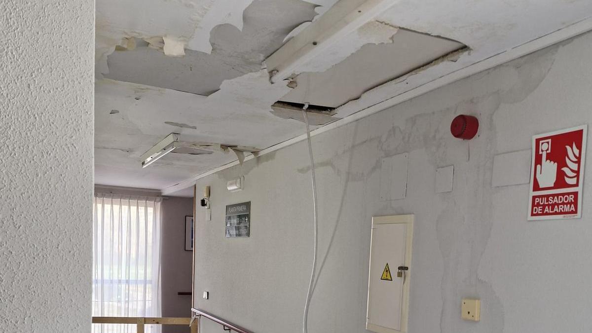 El mal estado de la residencia de mayores de Noreña, en imágenes.