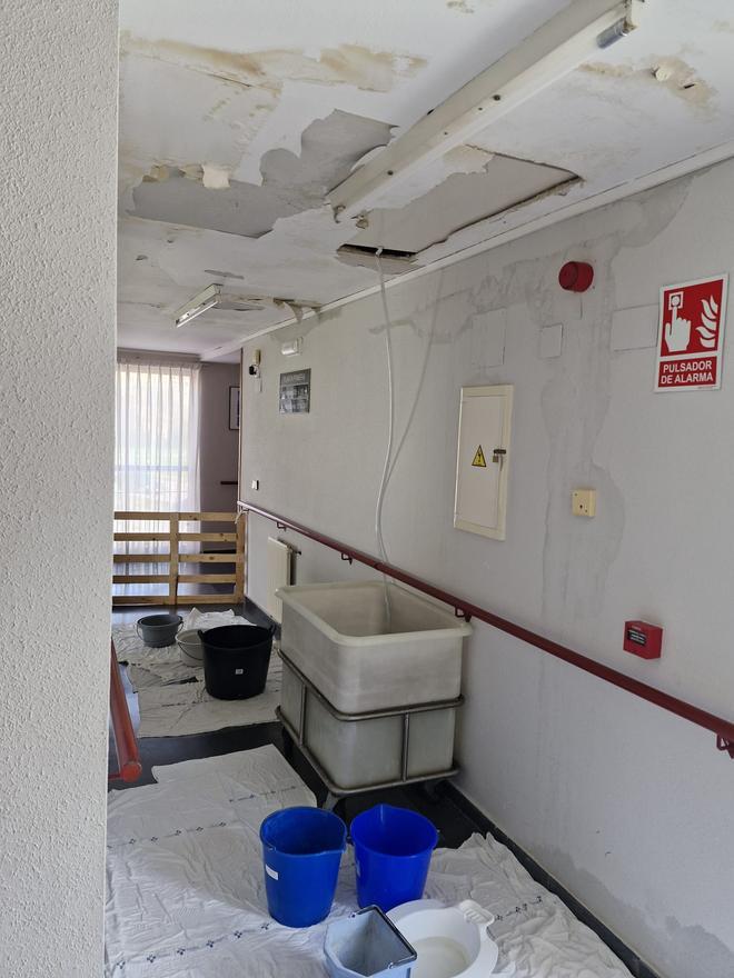 El mal estado de la residencia de mayores de Noreña, en imágenes.