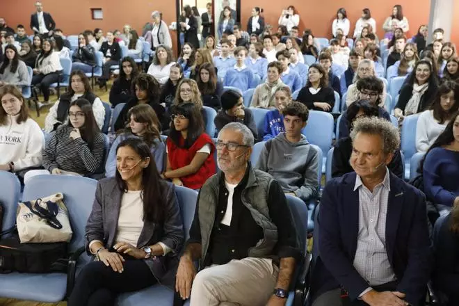 EN IMÁGENES: Así fue el acto del director de cine Javier Fesser con estudiantes en Mieres