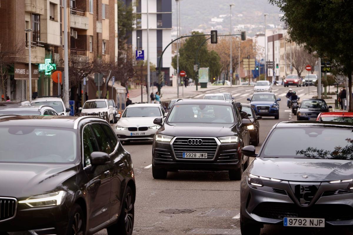 Tráfico en Córdoba, una de las principales fuentes de ruido en la ciudad.