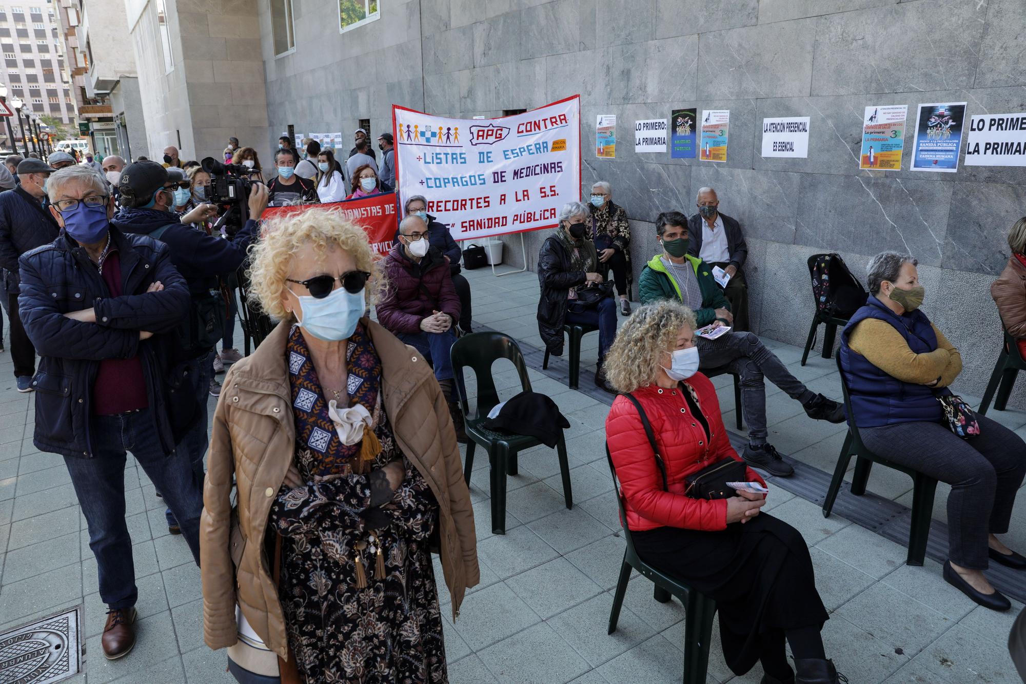 Concentración vecinal por la reapertura vespertina de los centros de salud