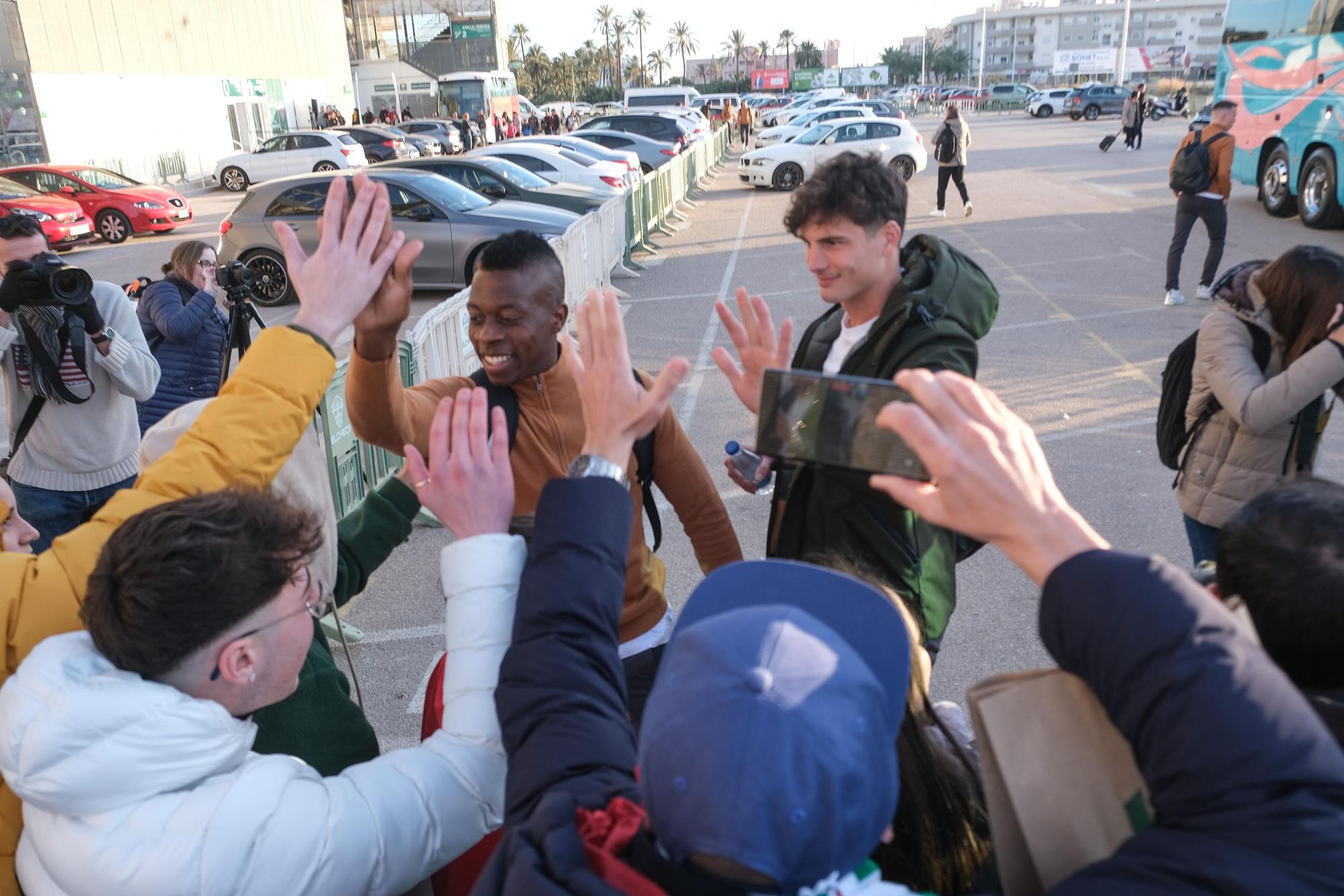 Así ha despedido la afición del Elche CF a la plantilla en su partida hacia Sevilla