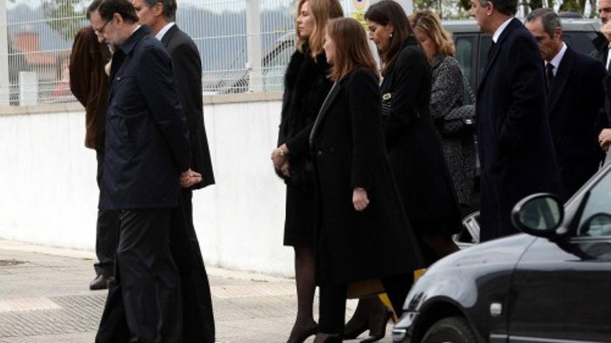 Mariano Rajoy asiste al entierro de su hermano Luis en Pontevedra