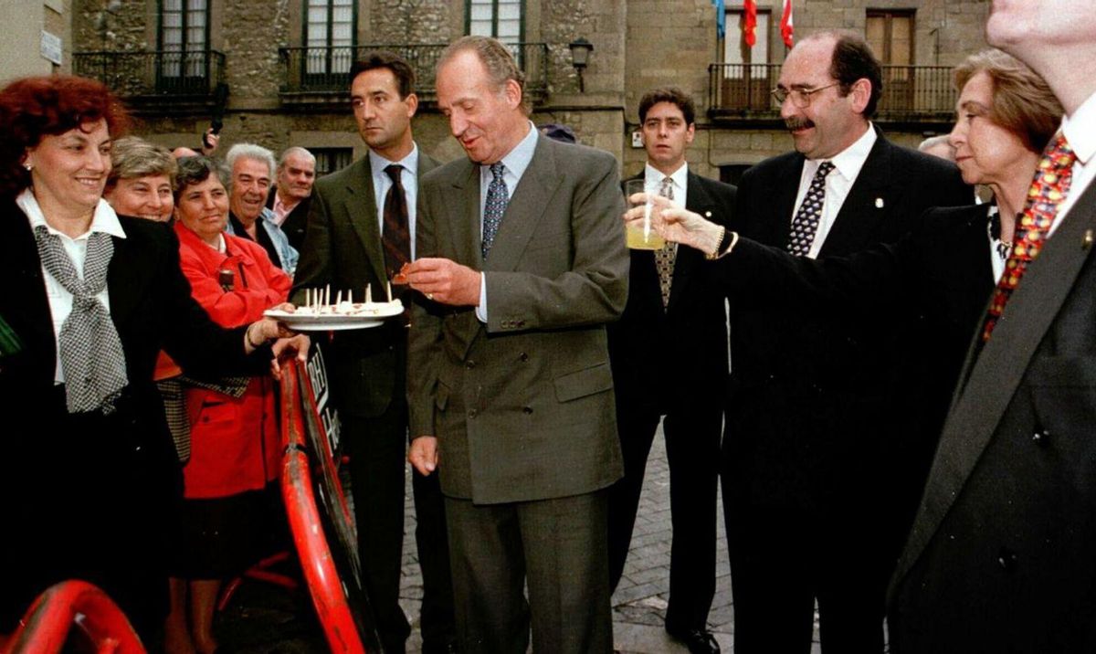 El Gijón marino que atrae a reyes y reinas | ÁNGEL GONZÁLEZ