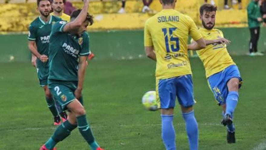 Un instante del partido del pasado domingo entre el Orihuela y el Villarreal B.