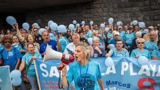 La marea azul desembarca en el Gobierno de Canarias para exigir el desbloqueo de la playa de Icod de los Vinos