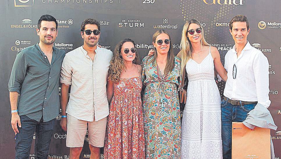 Carlos, Roser Nadal, Anabel Medina, Maribel Nadal y Antonio Arenas.