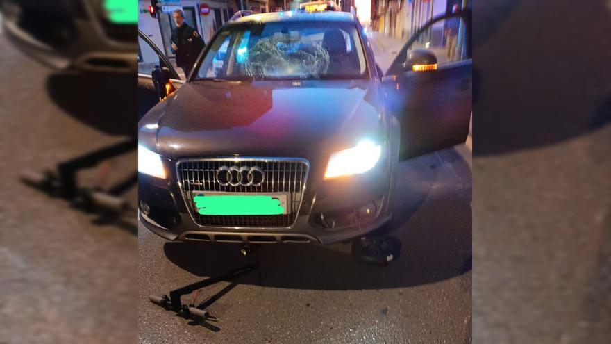 Un conductor de patinete borracho choca contra un coche en Castelló y acaba en el hospital