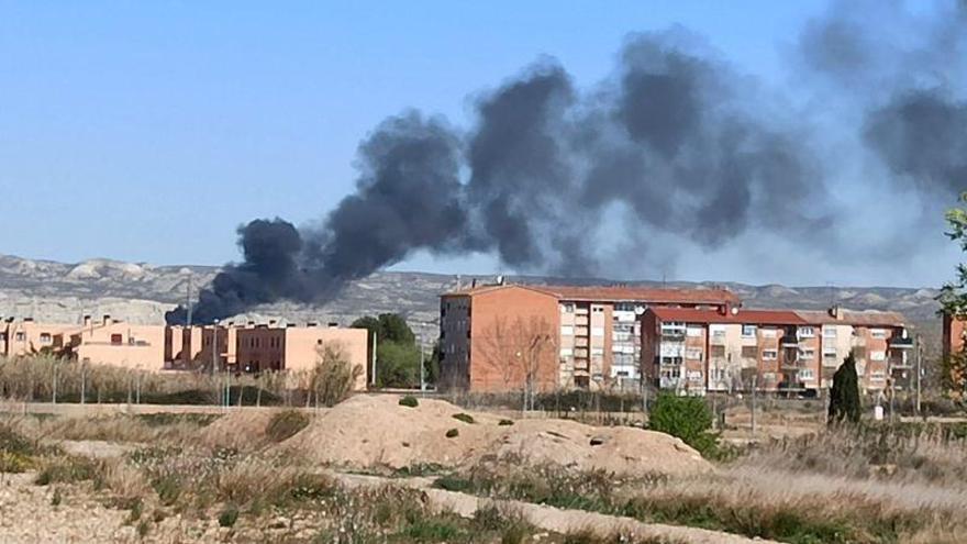 Incendio en zonas de matorral en el entorno de Zaragoza