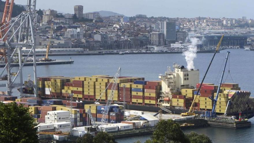 Grúas móviles recolocan parte de la carga. | Pablo Gamarra
