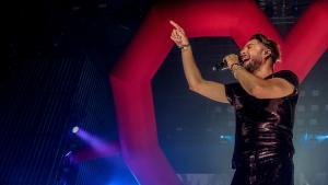 Manuel Carrasco durante un concierto de la gira Corazón y flecha.
