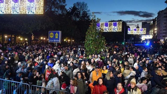 Alumeado de Nadal no Cantón e rúa Real. | // VÍCTOR ECHAVE