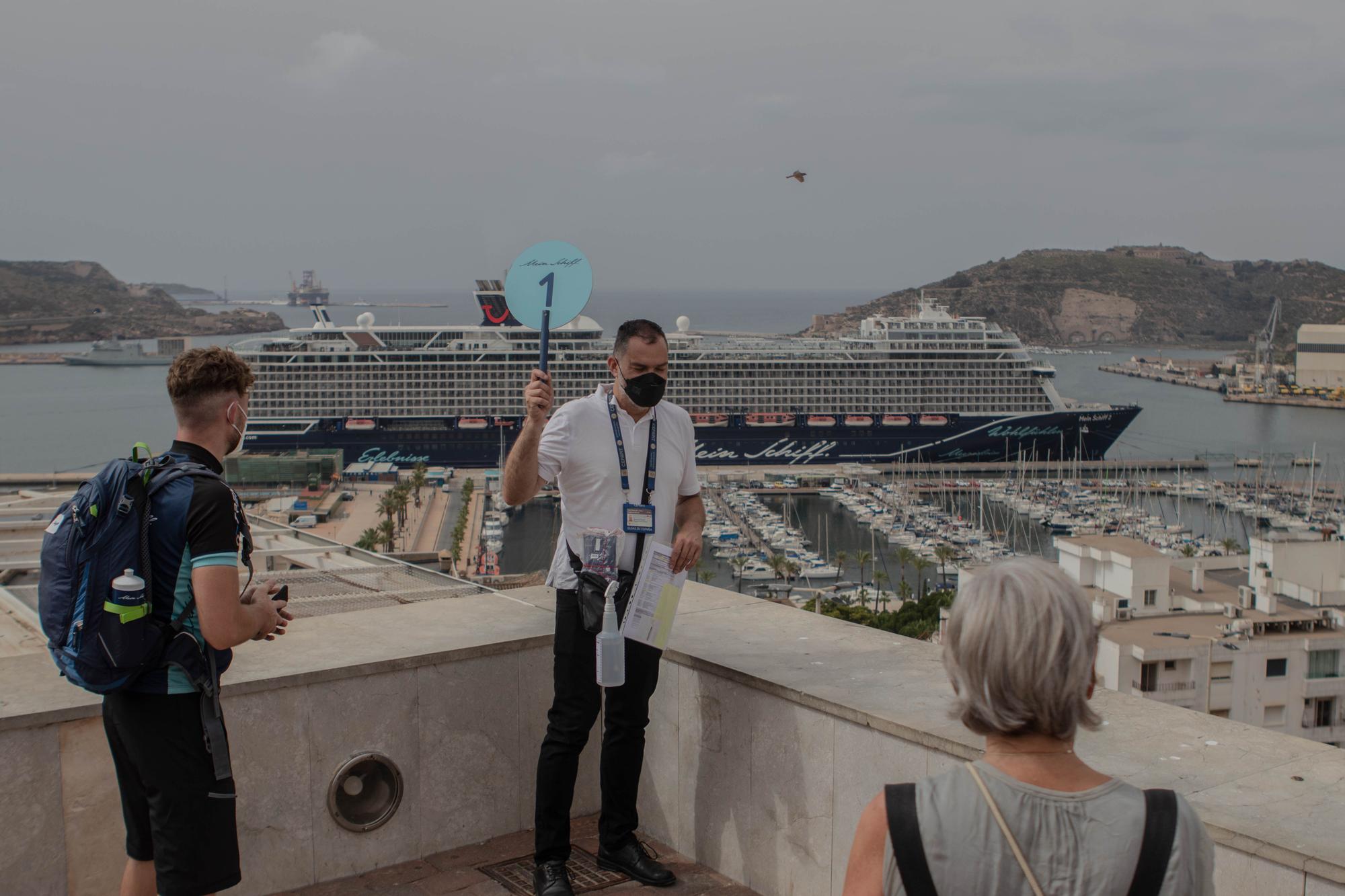 Atraca en Cartagena el primer crucero que llega a España tras la covid